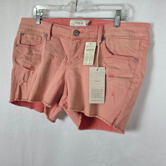 Torrid Jean Shorts Women's 14 Pink Distressed Raw Hem NWT - Picture 14 of 14
